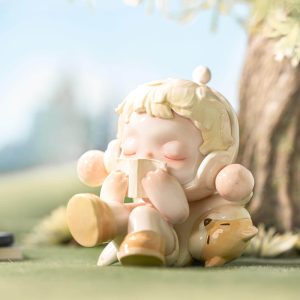 SKULLPANDA Warmth PVC figure display image
